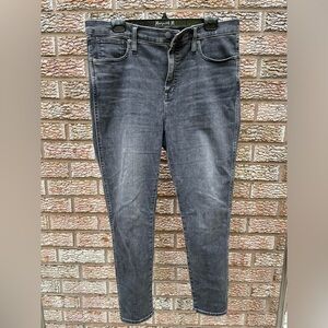 Madewell 10” HIGH-RISE SKINNY CROP - 3% elastic - distrissed grey